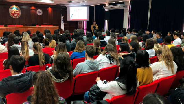 imagen La empresa Colgate visitó la Facultad de Odontología