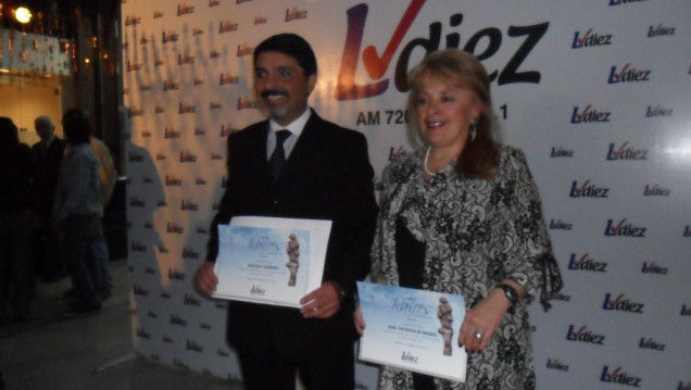 imagen RECONOCIMIENTO PREMIO RAICES 2011