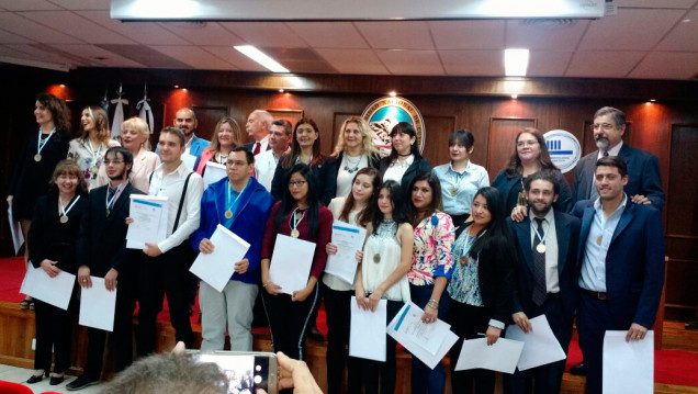 imagen Nuevos Odontólogos y Técnicos Universitarios, recibieron sus diplomas en el Primer Juramento del año